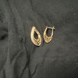 Golden tone earrings with zirconia